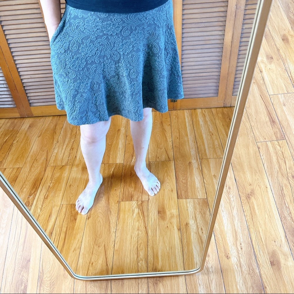 Abercrombie and fitch. Short skirt. Pockets. Comfortable. Good condition.